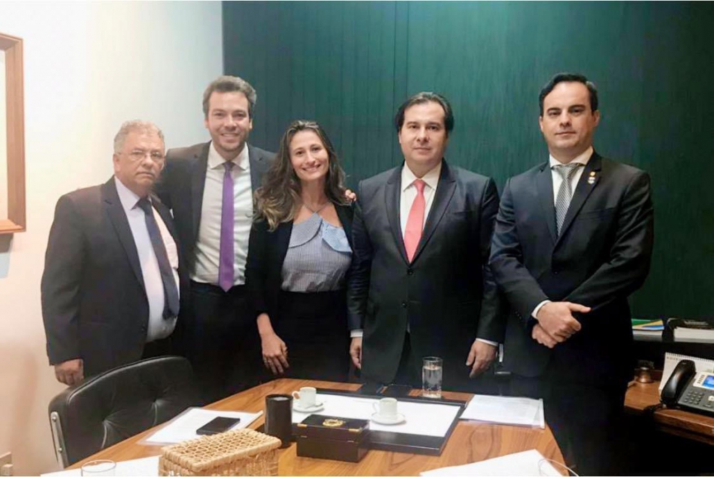 Bruno Camargo (representante da ALEGAL) em encontro com o Presidente da Câmara Rodrigo Maia (DEM-RJ) e o Deputado Federal Capitão Wagner (PROS-CE) Bruno Camargo (representante da ALEGAL) em encontro com o Presidente da Câmara Rodrigo Maia (DEM-RJ) e o Deputado Federal Capitão Wagner (PROS-CE)